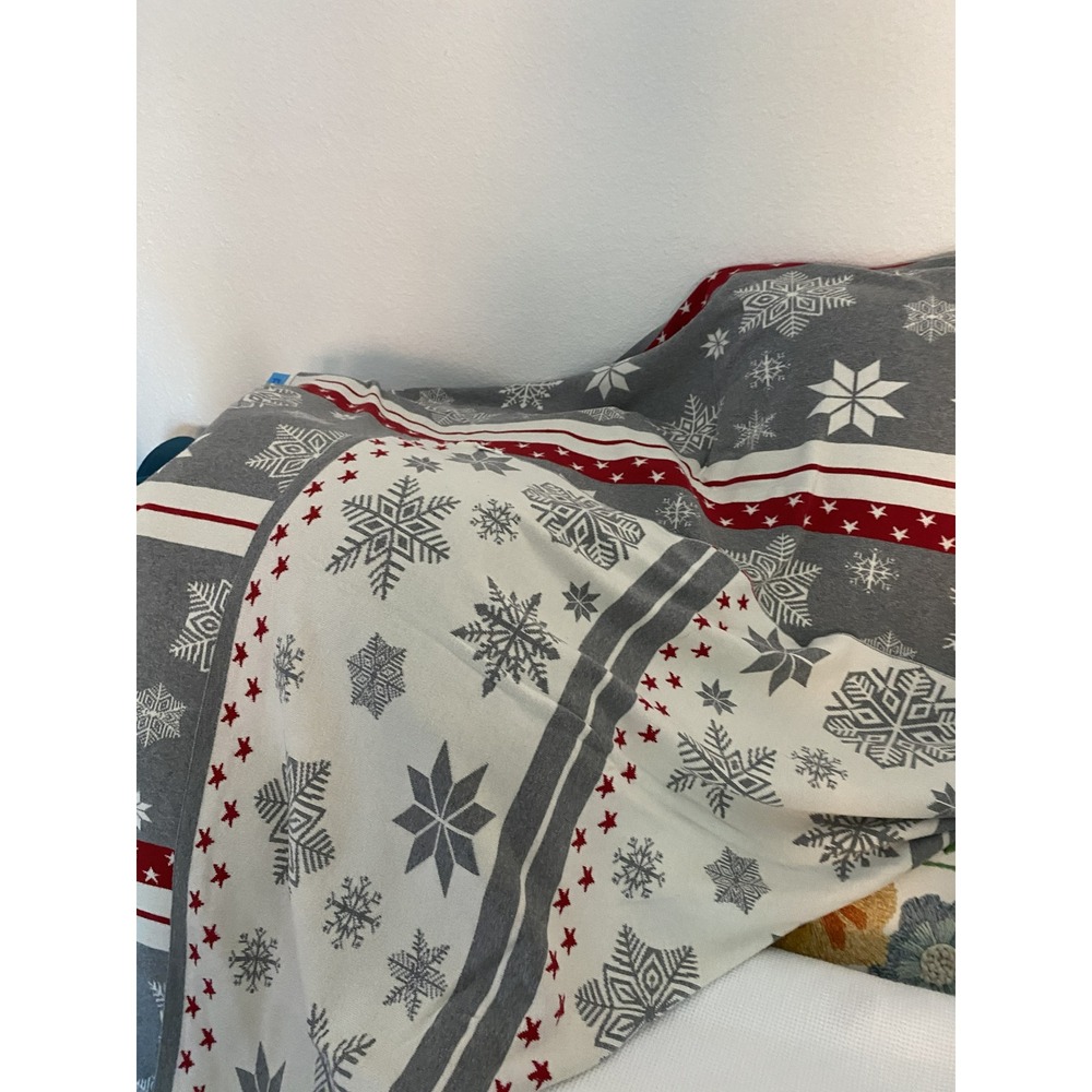 Winter-themed, reversible 100% cotton knit Artisan de Luxe Home throw blanket - Picture 9 of 10